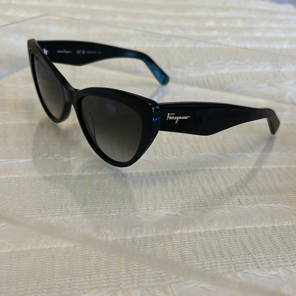 Salvatore Ferragamo SF930SL black cat eye sunglasses